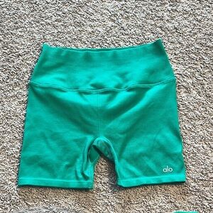 Alo green seamless ribbed favorite shirt size XS 5”